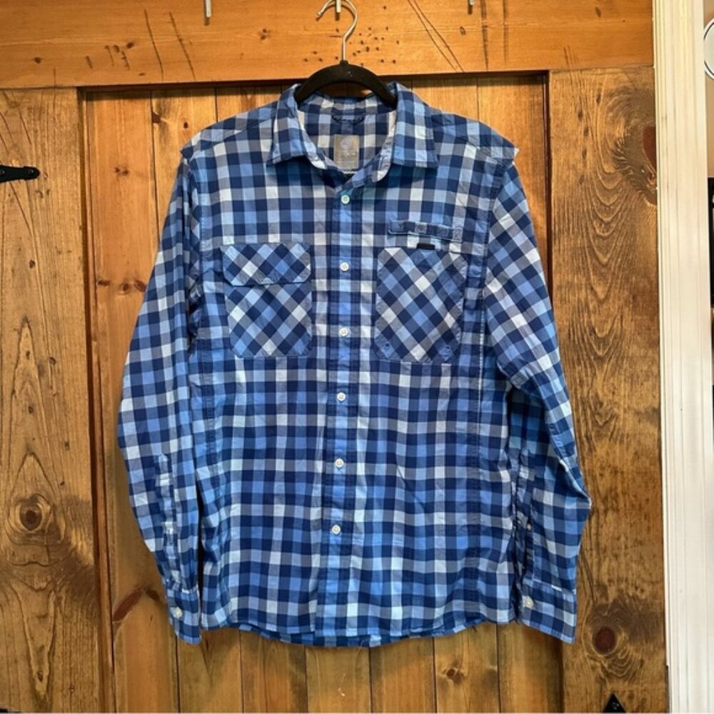 Vineyard Vines long sleeve performance button down. EUC Size Small